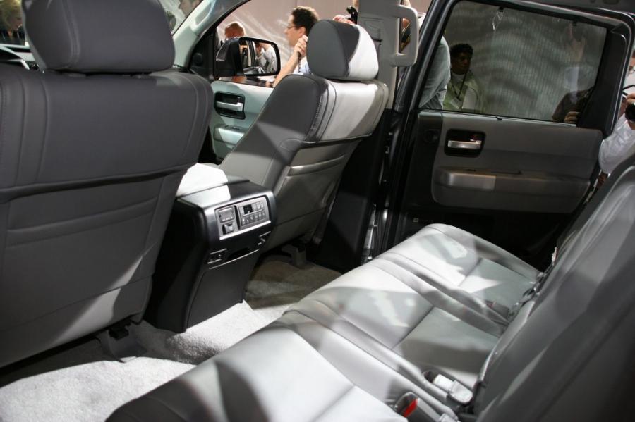  Toyota Sequoia 2007 года  (фото 54 из 66)